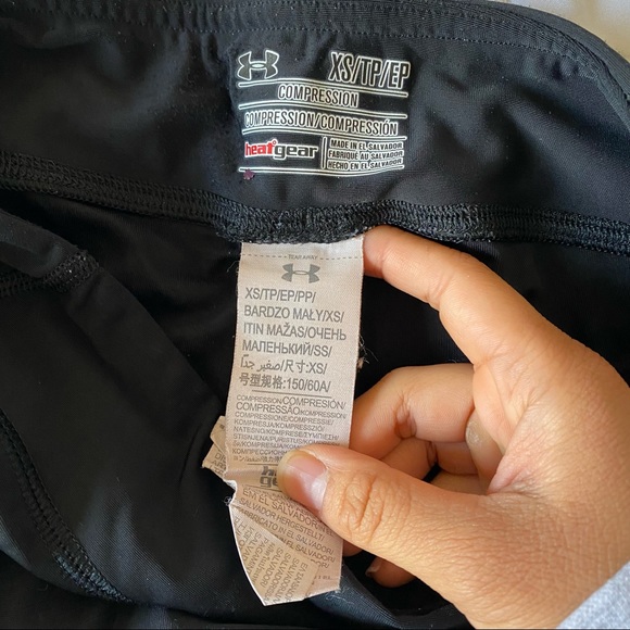 Under Armour Women’s Compression Shorts - Picture 3 of 4